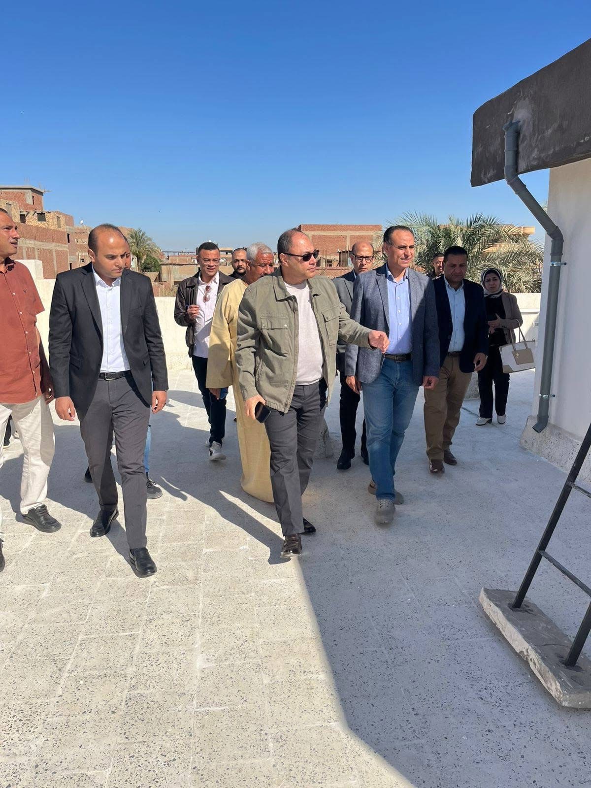 رئيس تنمية الصعيد يقوم بجولة ميدانية لتفقد مشروعات الهيئة بمحافظة بني سويف لمتابعة معدلات التنفيذ