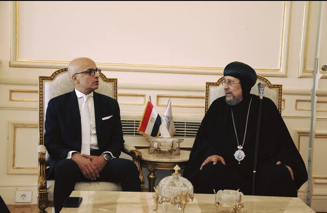 رئيس جامعة عين شمس يستقبل نيافة الأنبا إرميا للتهنئة بعيد الأضحى