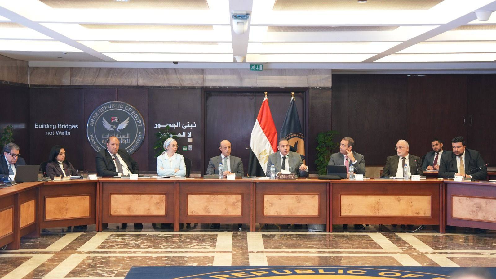 رئيس الرقابة المالية يبحث مقترحات تعزيز جاذبية السوق مع جمعية الاستثمار المباشر ورأس المال المخاطر