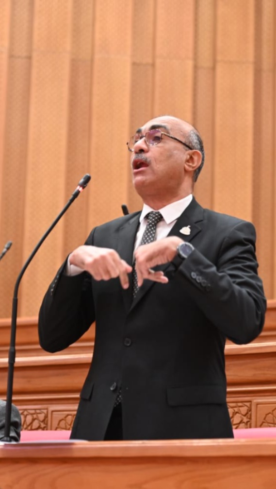 إيهاب منصور: المواطن يئن من زيادة الرسوم وسوء الخدمات