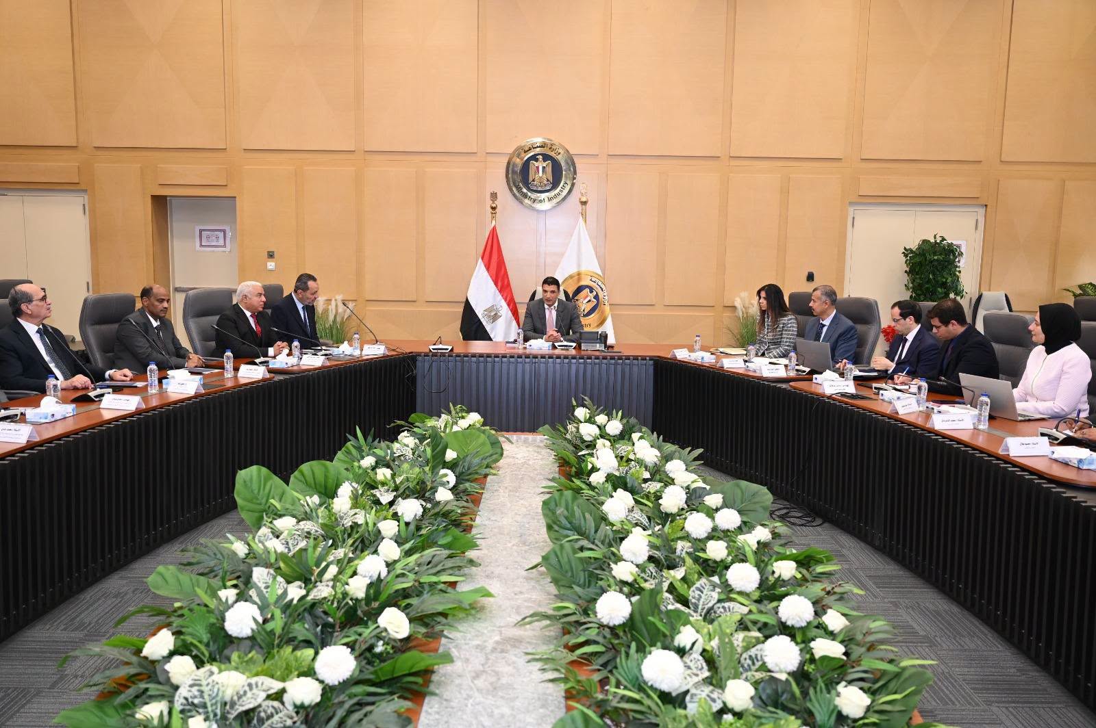 وزير الصناعة يبحث مع غرفة صناعة منتجات الأخشاب والأثاث تحديات القطاع وخطط تطويره وتعزيز الصادرات