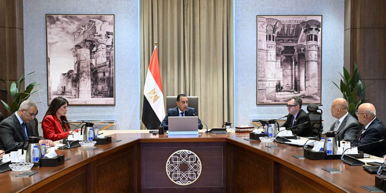 رئيس الوزراء يتابع تنفيذ استراتيجية تحلية مياه البحر ويوجه بإعداد دراسة نهائية