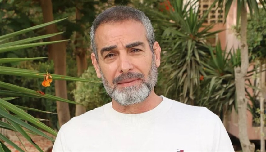زوجة الفنان أحمد عبد العزيز تنفي شائعات تدهور صحته