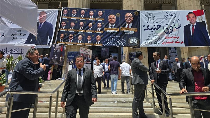 استئناف التصويت بعد فترة الراحة في انتخابات التجديد الكلي لنادي القضاة وسط إقبال ملحوظ