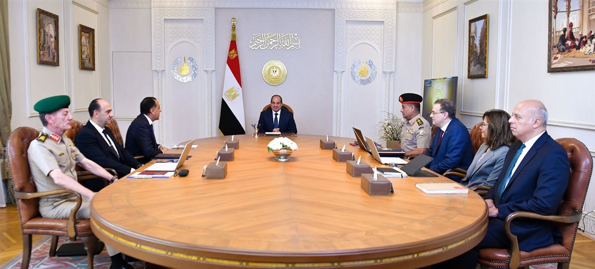السيسي يوجه بمواصلة تطوير الجهاز الإداري للدولة وتعزيز الحوكمة والشفافية