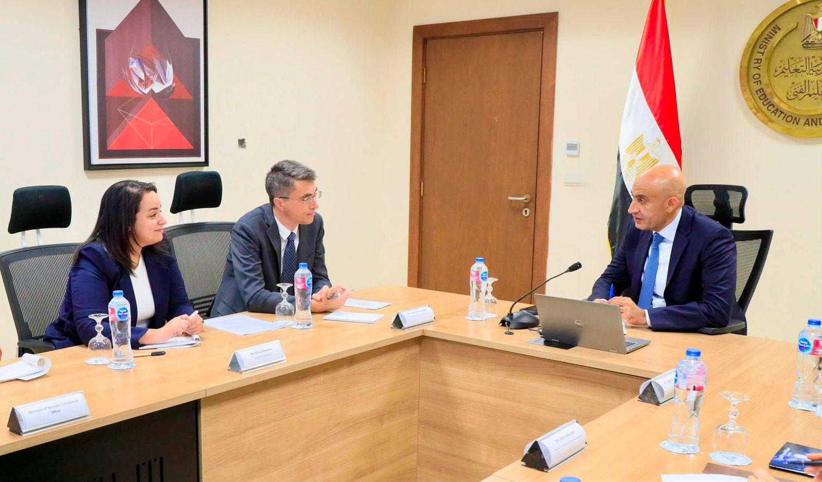 وزير التربية والتعليم يبحث مع وفد البنك الدولي سبل تعزيز التعاون المشترك في عدد من الملفات ودعم جهود تطوير المنظومة التعليمية