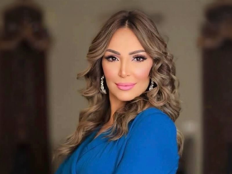 نجوم الفن يشاركون في عزاء سهام جلال بمسجد حسين صدقي