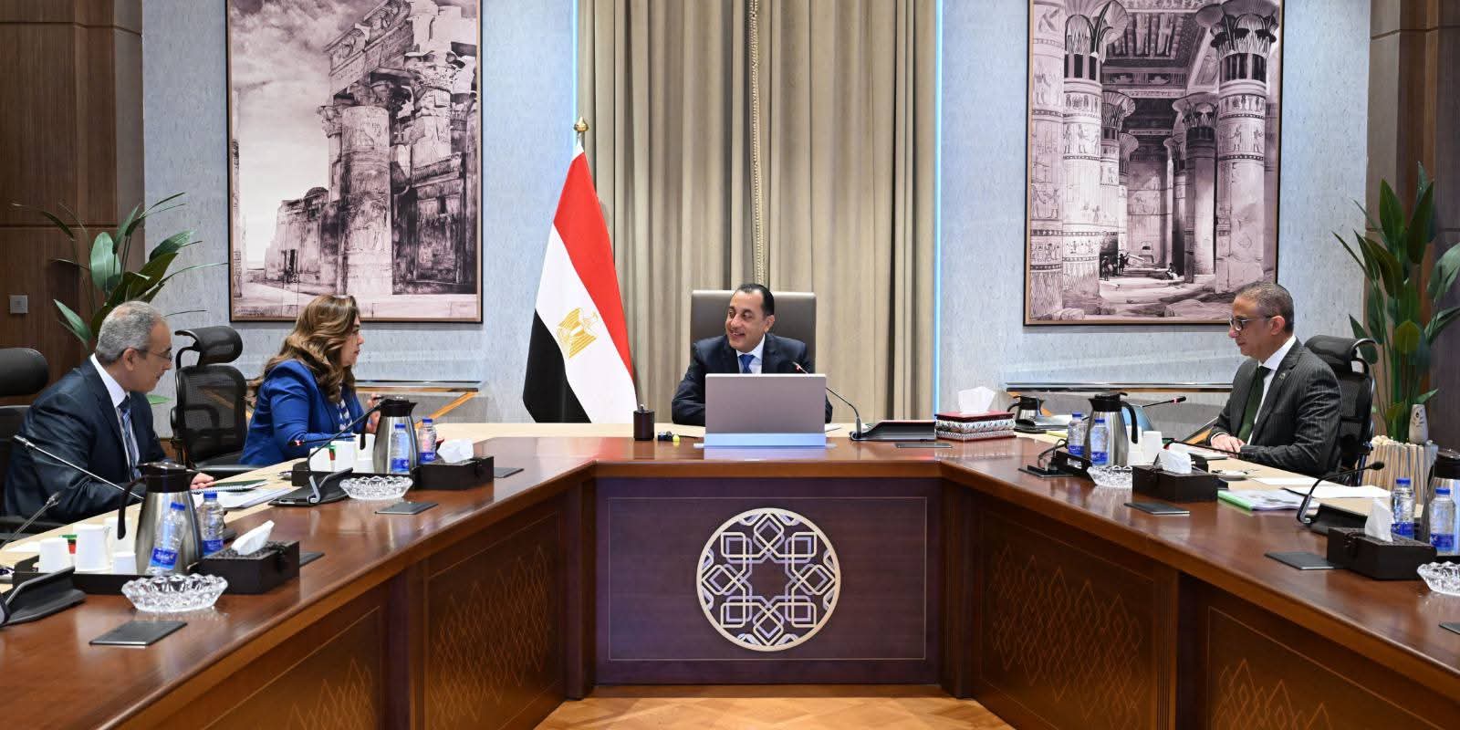 رئيس الوزراء يتابع الموقف التنفيذي للمشروعات التنموية والخدمية في محافظة الجيزة