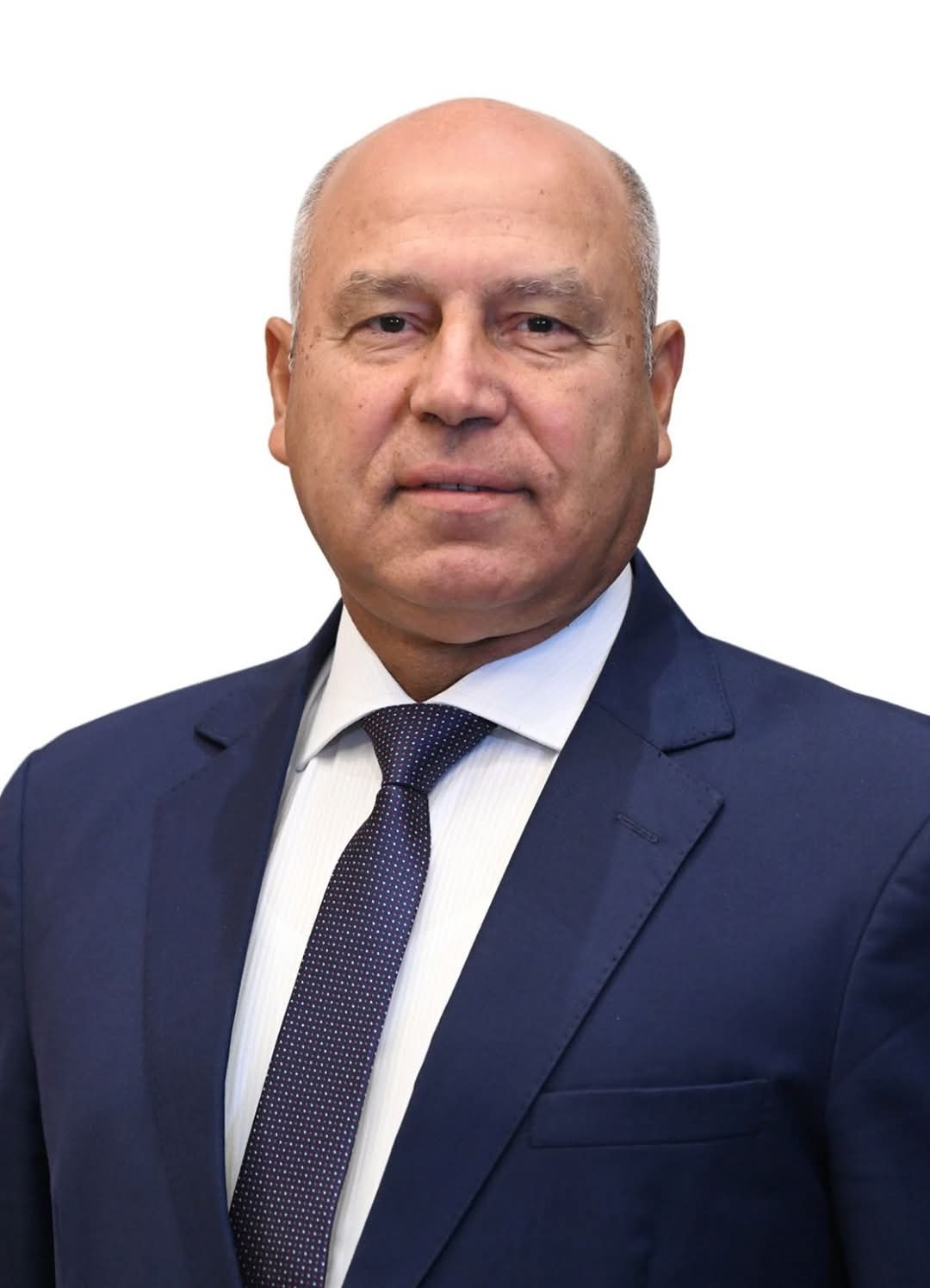 بهدف تضليل الرأي العام صفحات مغرضة أعادت نشر تصريحات سابقة لوزير النقل خلال الفترة الأولى لتوليه حقيبة وزارة النقل والتي جاءت بهدف تحفيز العاملين بالسكك الحديدية وكافة قطاعات النقل على أنها تصريحات حالية تهدف الى تملك وتمكين ودمج وتشغيل الأجانب داخل مؤسسات الدولة