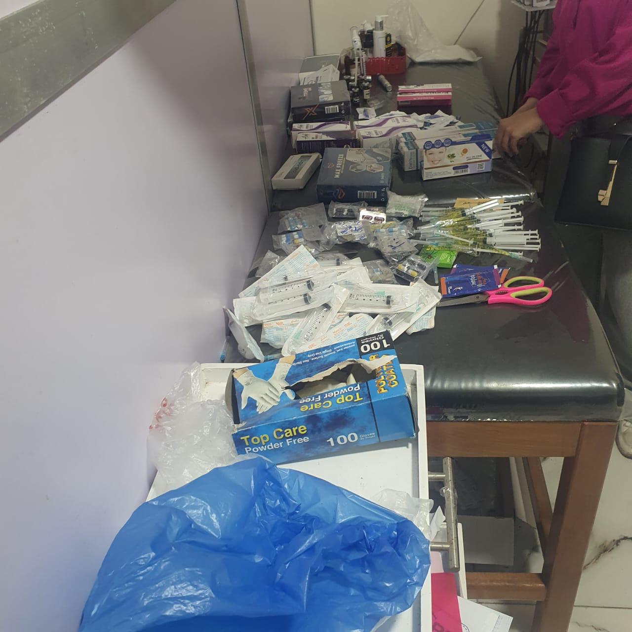 وزارة الصحة: غلق 4 فروع لعيادات “Y Care” بالإسكندرية لانتحال العاملين بها صفة طبيب