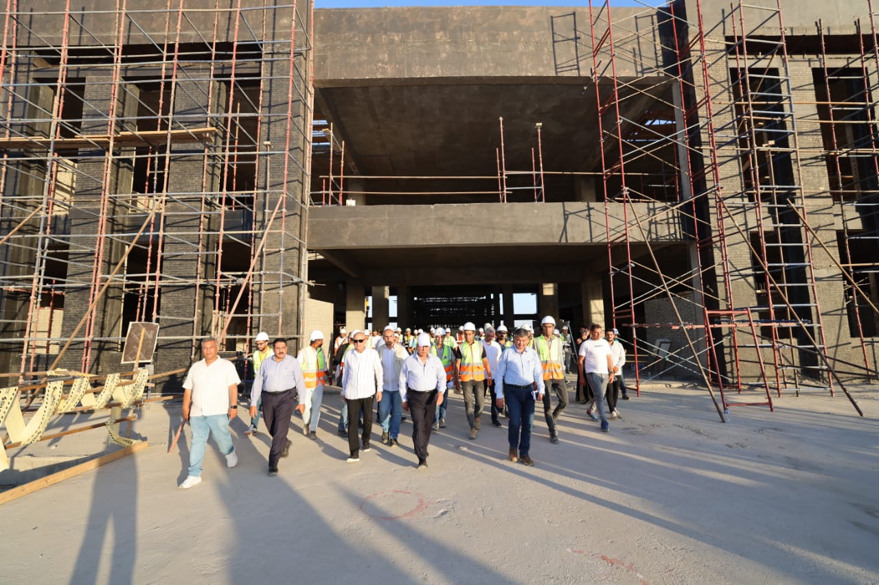 وزير النقل يتفقد محطات ومسار الخط الثاني من شبكة القطار السريع اكتوبر/ اسوان /ابوسمبل في المسافة من محطة أسوان حتى محطة الاقصر بطول 210 كم