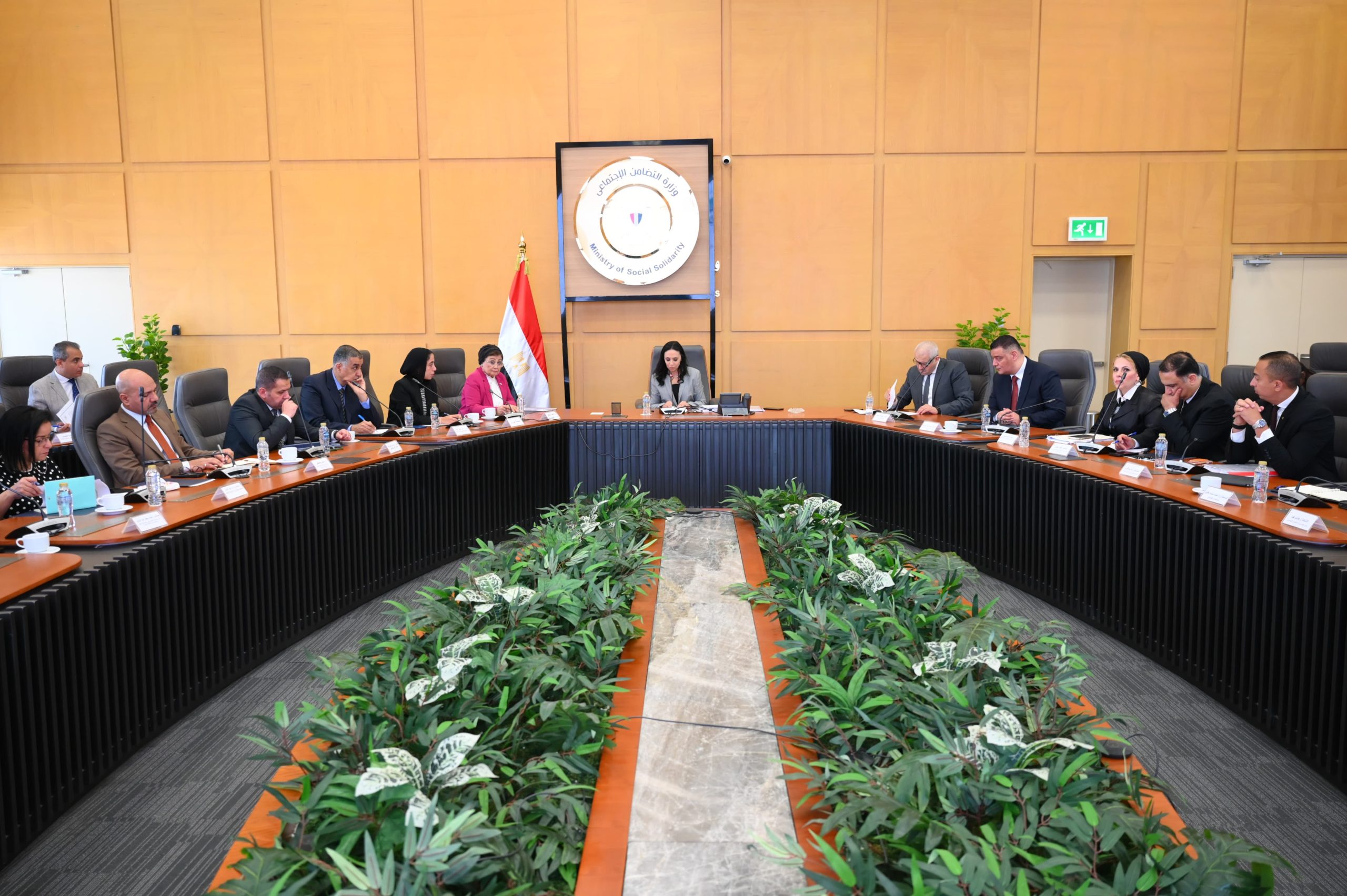 وزيرة التضامن الاجتماعي تترأس الاجتماع الأول للجنة العليا لمبادرة " حياة" "للتصدى لقضية الطفل في وضعية الشارع تحت رعاية السيد رئيس الجمهورية