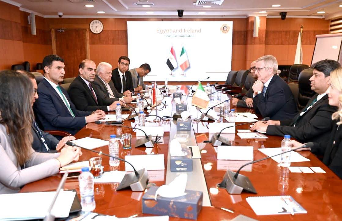 وزير الصناعة يبحث مع سفير أيرلندا لدى مصر وممثلي هيئة المشروعات الأيرلندية Enterprise Ireland فرص تعزيز التعاون الصناعي بين البلدين