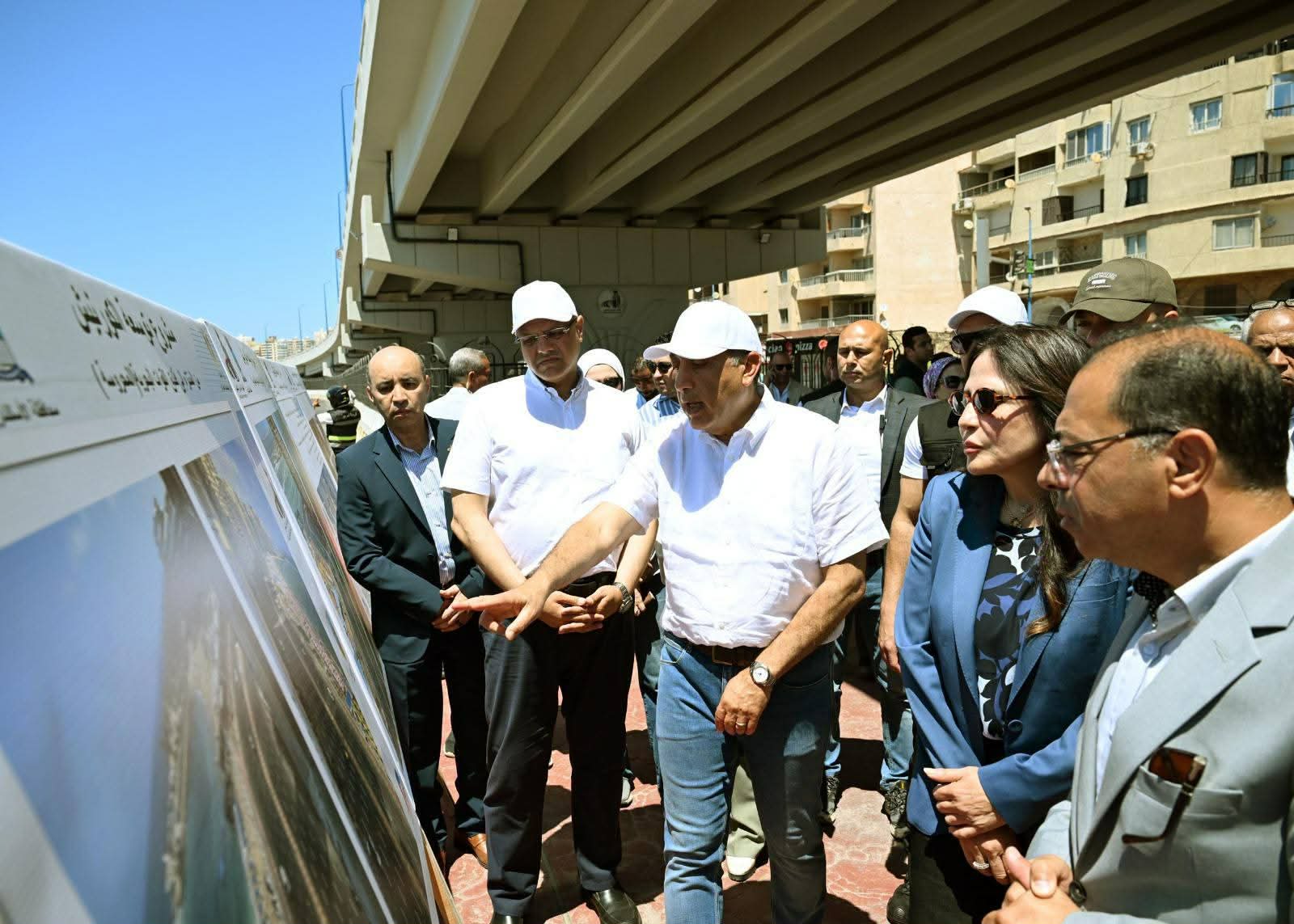 رئيس الوزراء يفتتح أعمال توسعة الكورنيش شرق مدينة الإسكندرية