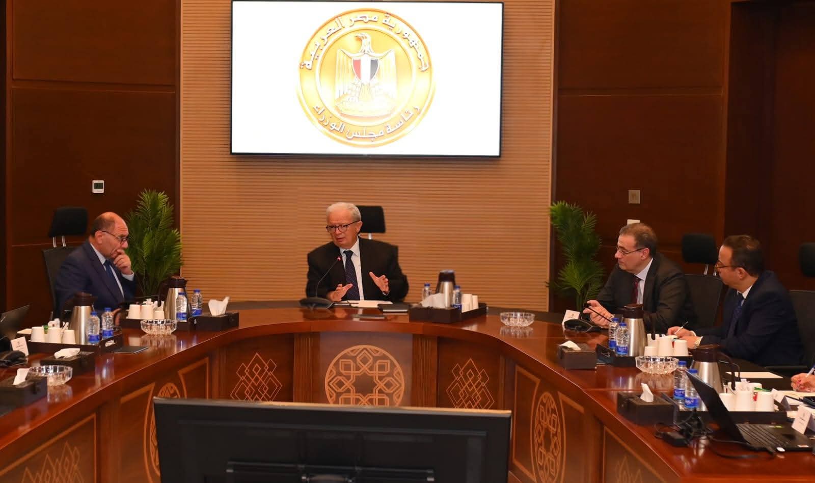 نائب رئيس مجلس الوزراء للشؤون الاقتصادية يتابع جهود تطوير الأداء بالجهاز الإداري للدولة   