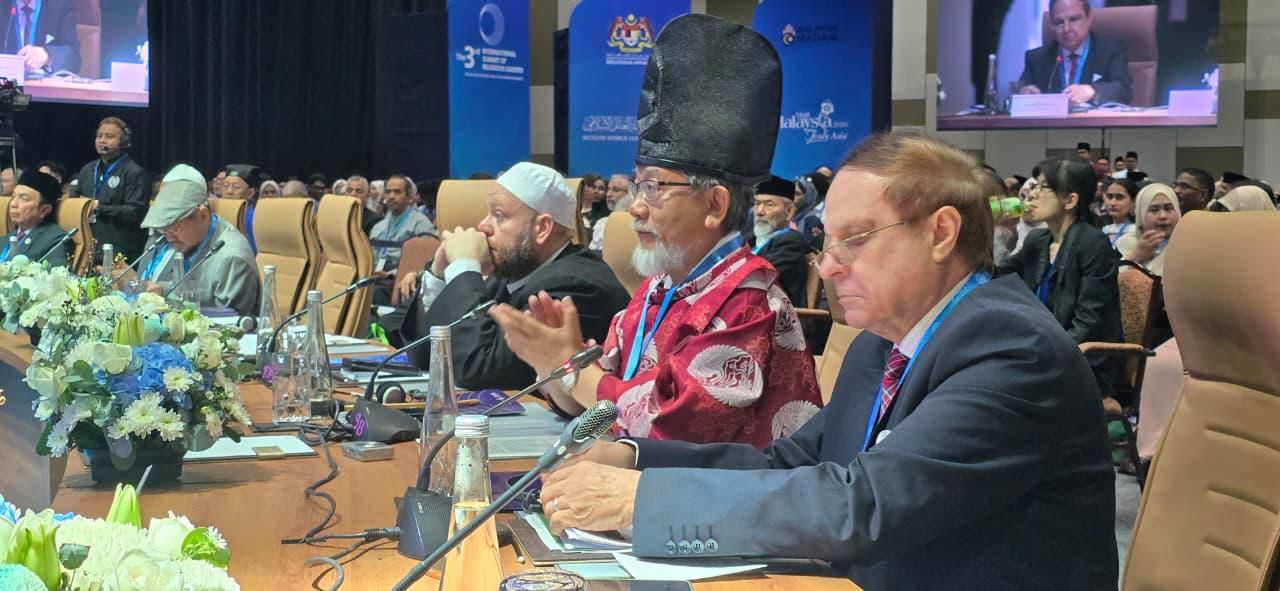 الأمين العام لرابطة الجامعات الإسلامية يشارك في القمة الدولية الثالثة للقيادات الدينية بماليزيا