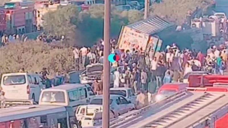 إصابة 10 أشخاص في انقلاب تريلا واشتعالها بطريق كوبري مرغم غرب الإسكندرية