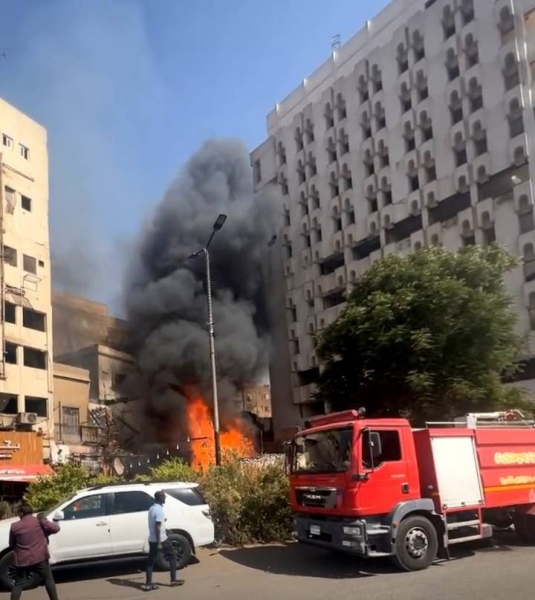 حريق ضخم يلتهم مطعمًا شهيرًا على كورنيش النيل في أسوان.. والحماية المدنية تتدخل