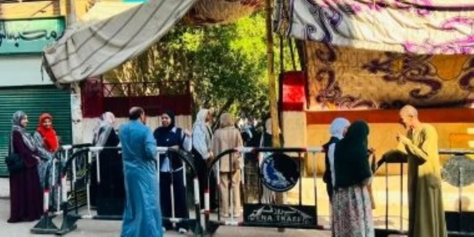 التحقيق مع مراقب صور أسئلة الإنجليزى فى "حمام" لجنة بامتحانات الثانوية العامة