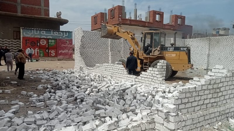 إصابة مدير إدارة الأزمات بقليوب خلال إزالة مخالفة بناء.. ومحافظ القليوبية يتابع حالته الصحية
