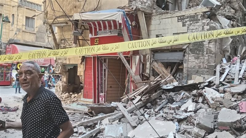انهيار عقار قديم بالجمرك وسط الإسكندرية