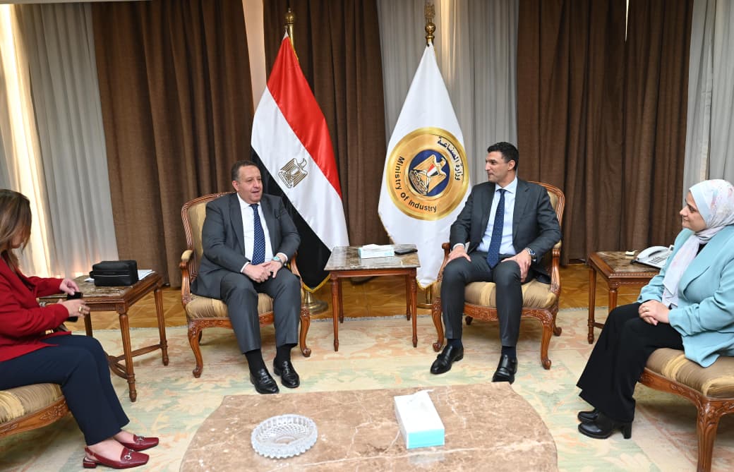 نقيب المهندسين يلتقي وزير الصناعة لبحث آليات الاستفادة من الخبرات والكفاءات الهندسية المصرية في دعم خطط التنمية الصناعية الشاملة وتوطين الصناعة