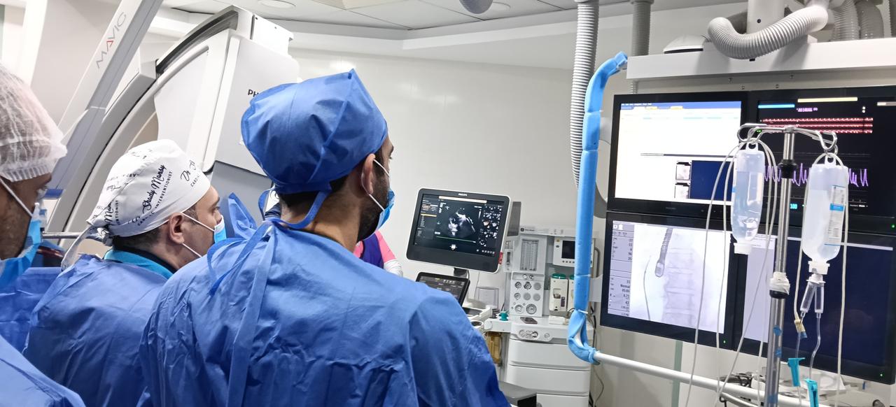 «الصحة» تعلن نجاح أول عملية إصلاح للصمام الميترالي بالقسطرة دون جراحة قلب مفتوح بمستشفى الشيخ زايد التخصصي