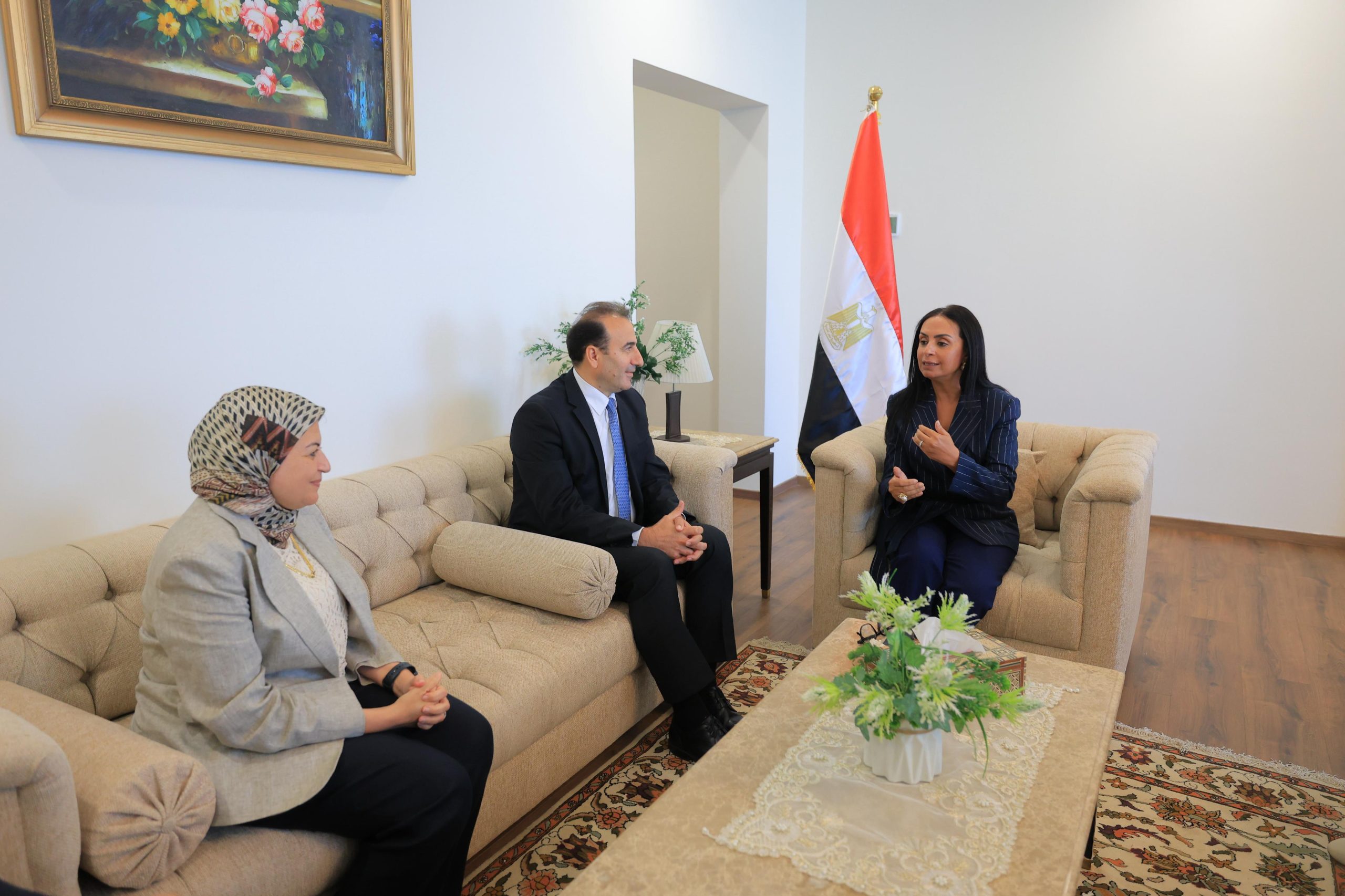 وزيرة التضامن الاجتماعي تلتقي نائب الممثلة المقيمة لبرنامج الأمم المتحدة الإنمائي في مصر