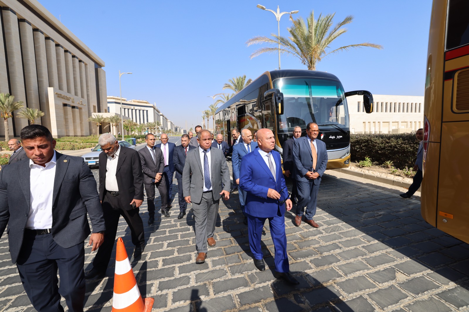 وزير النقل يدشن 20 أتوبيسًا جديدًا مكيفًا من إنتاج شركة النصر للسيارات إلى شركة الاتحاد العربي للنقل البري (السوبرجيت)
