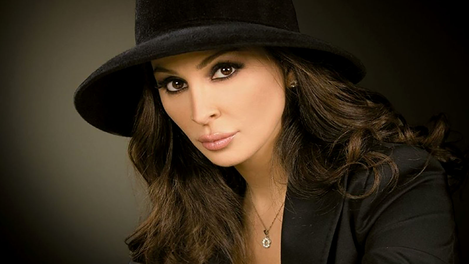 جرش تنتظر إليسا في حفل كامل العدد